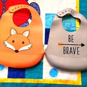 Unisex silicone feeding bibs by Hudson Baby